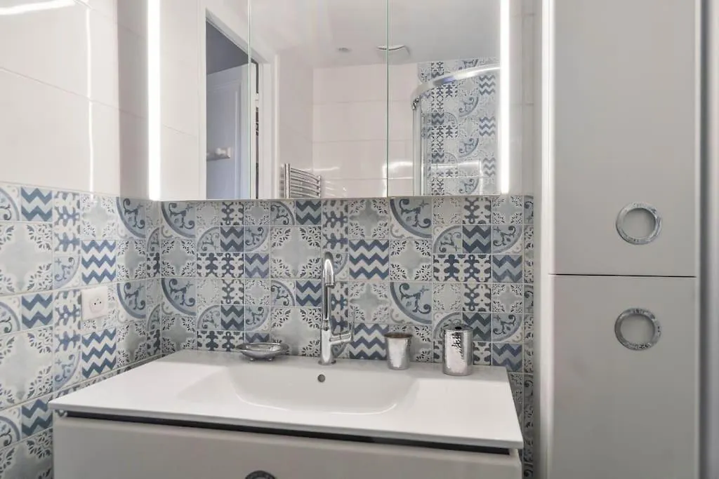 Charming Flat In Old * Parijs