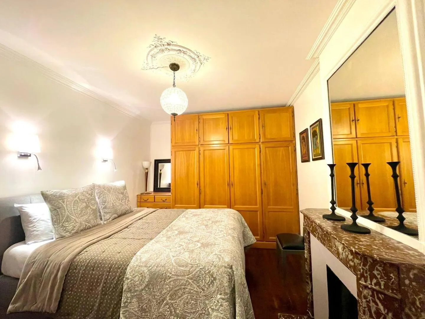 Charming Flat In Old Appartement Parijs